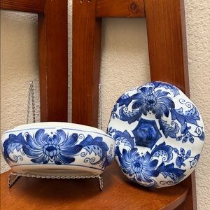Vintage Blue and White Chinese Chinoiserie Porcelain Lidded Bowl/Dish…